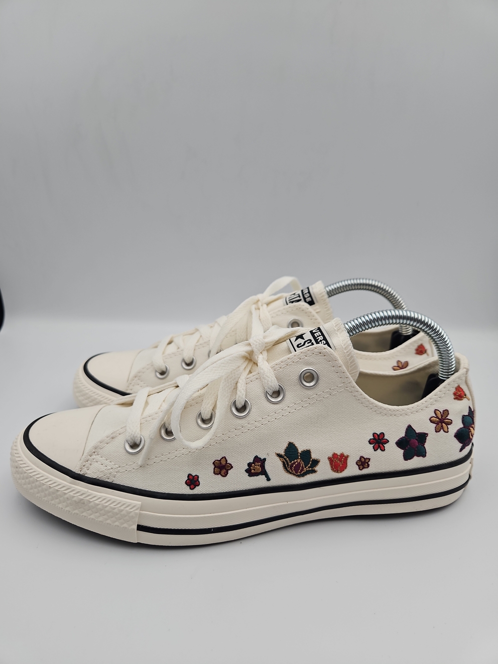 Converse Low Top Floral Embroidered Sneakers - Cream